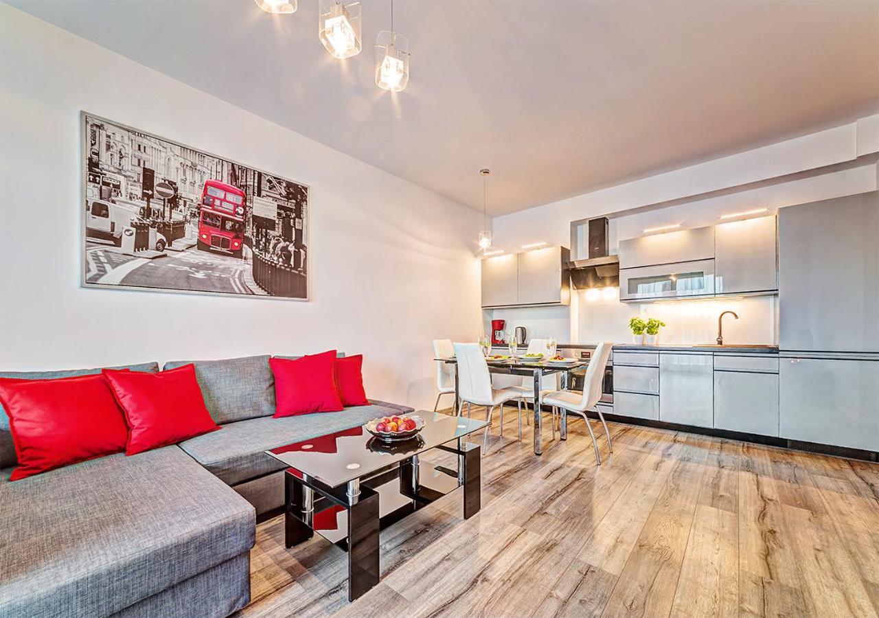 Apartamenty Homely Place Serce Poznania - Stary Rynek - Parking エクステリア 写真